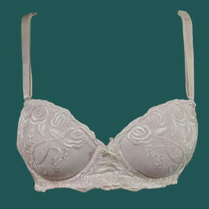 Vintage Rosa White Bra
Size: 38B